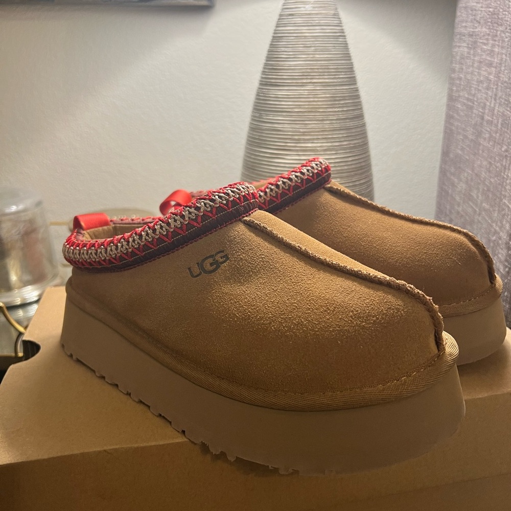Tasman Platform Ugg (brand new)